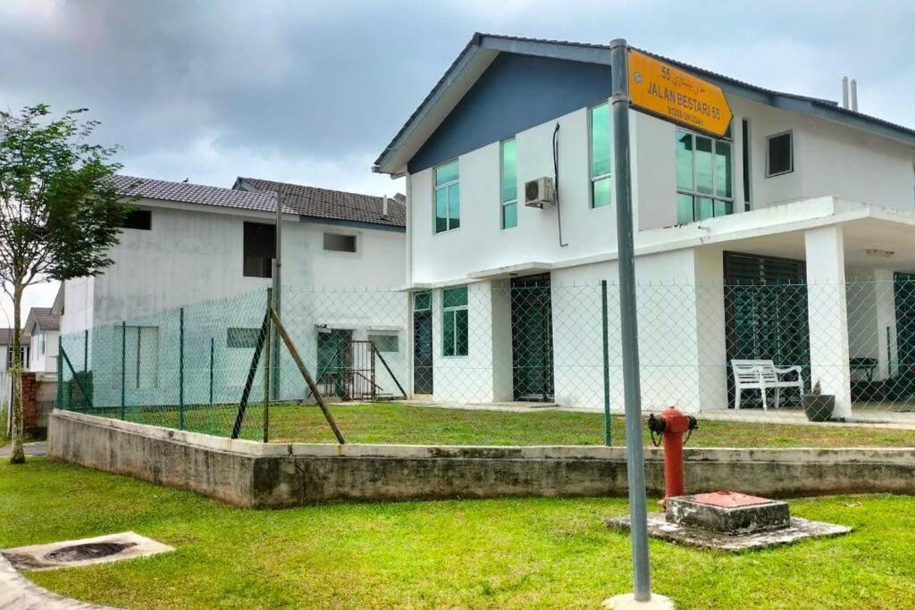 Iris 55 Corner Lot House Spacious Outdoor With Wi-Fi ยะโฮร์บาห์รู ภายนอก รูปภาพ